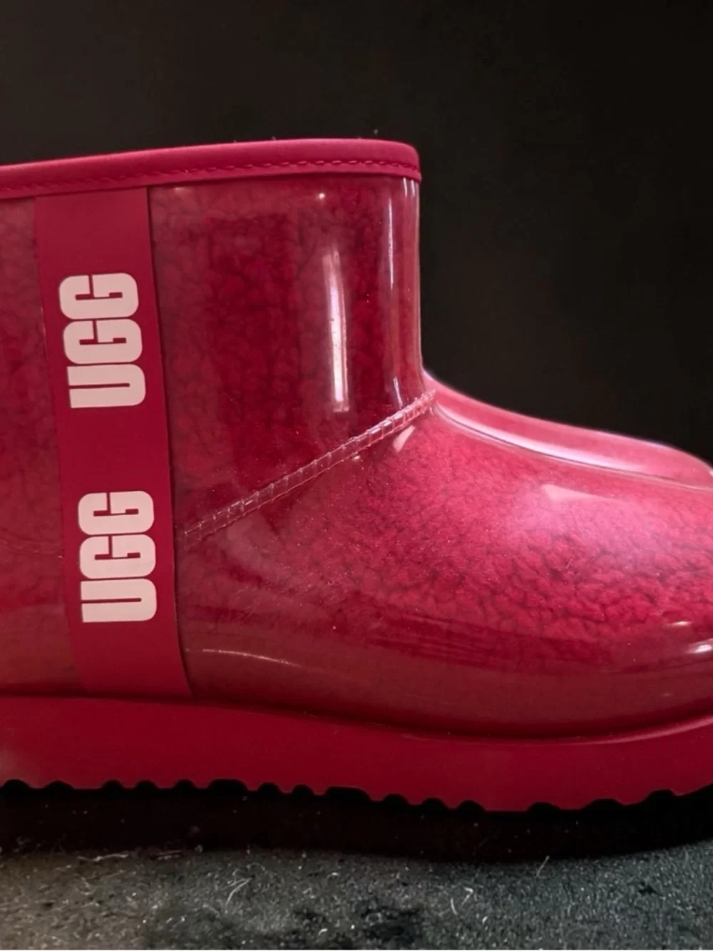 UGG Kids size 5 women’s size 6 Red Shearling lined cozy winter boots waterproof